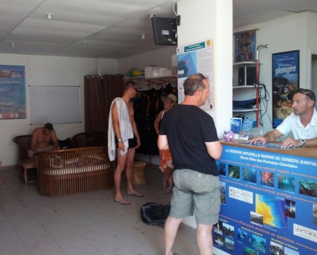 En el Centro de Diving 